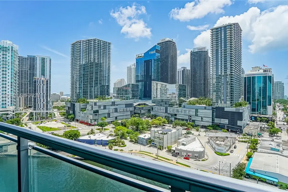 92 SW 3rd St #1803, Miami: photo 1 of 30