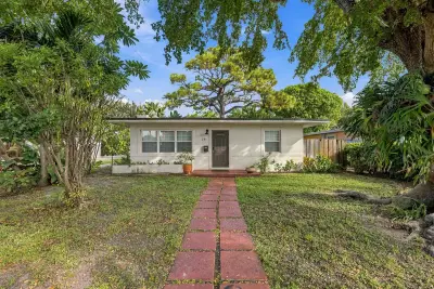251 SW 22nd St, Fort Lauderdale: photo 1 of 31