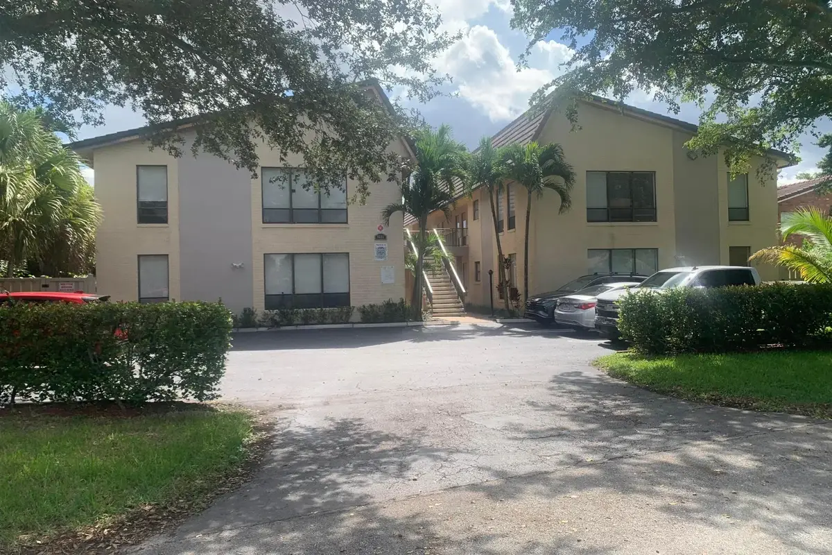 9630 NW 35th St #1-9, Coral Springs: photo 1 of 8