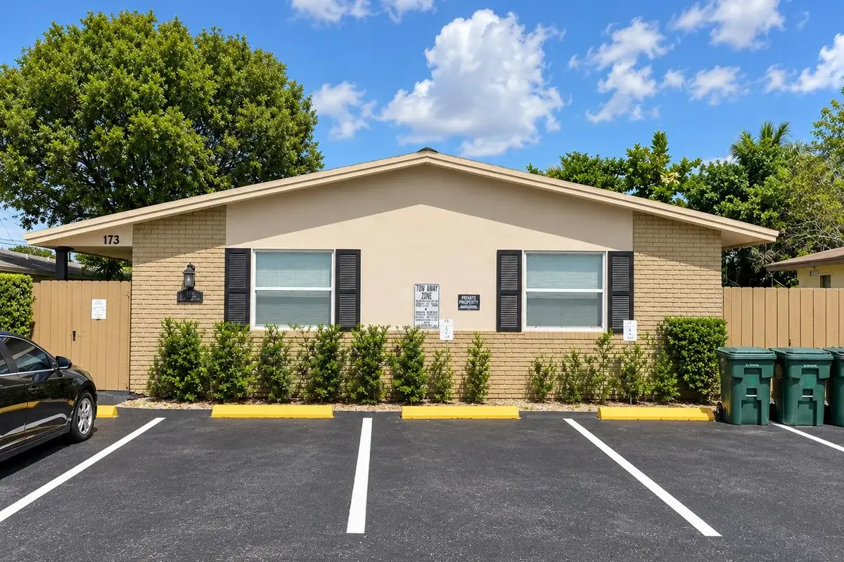 173 NW 42nd St #4, Oakland Park: photo 1 of 22