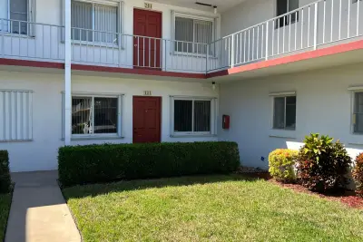 3320 Lake Osborne Dr #104, Palm Springs: photo 1 of 25