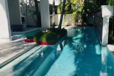 241 Harbor Dr, Key Biscayne: photo 1 of 41