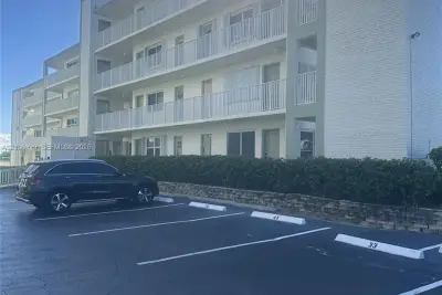 3600 N Ocean Dr #423, Riviera Beach: photo 1 of 20