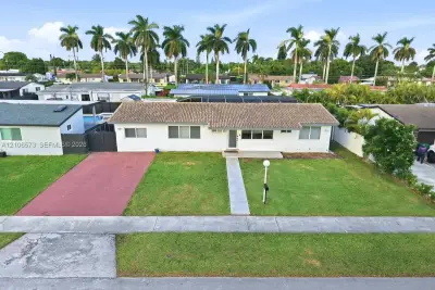 9551 SW 49th St, Miami: photo 1 of 2