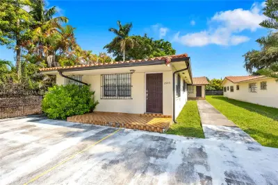 2935 SW 35th Ave, Miami: photo 1 of 60