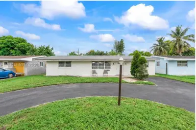 8310 NW 10th St, Pembroke Pines: photo 1 of 30