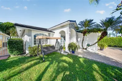 14665 SW 113th Ln, Miami: photo 1 of 30