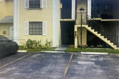 980 Constitution Dr #980C, Homestead: photo 1 of 6