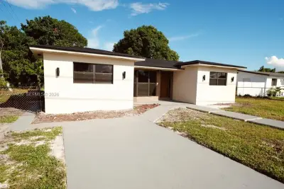 17825 NW 57th Ave, Miami Gardens: photo 1 of 25
