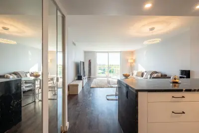 437 Golden Isles Dr #5J, Hallandale Beach: photo 1 of 24