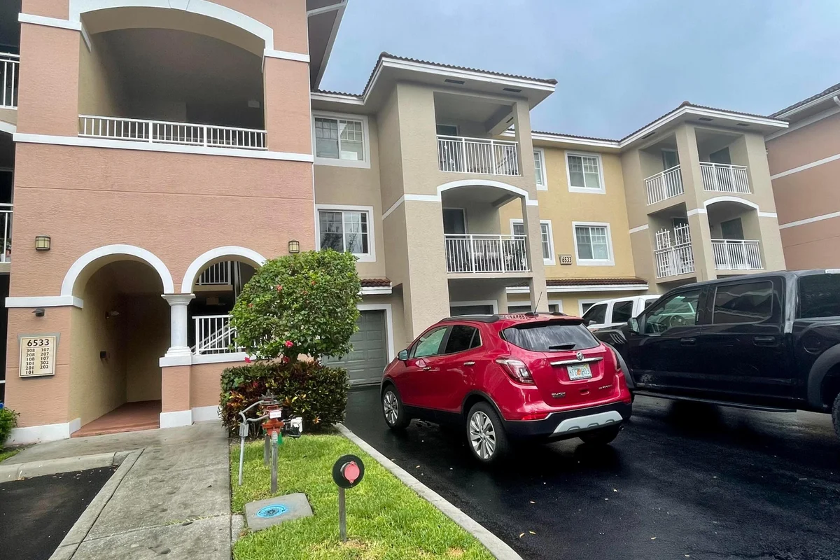 6533 Emerald Dunes Dr #107, West Palm Beach: photo 1 of 38