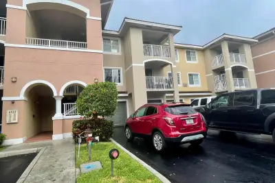 6533 Emerald Dunes Dr #107, West Palm Beach: photo 1 of 38