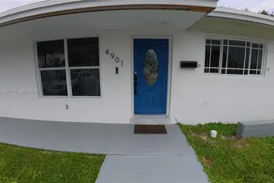 4901 NW 177th St #1, Miami Gardens: photo 1 of 30