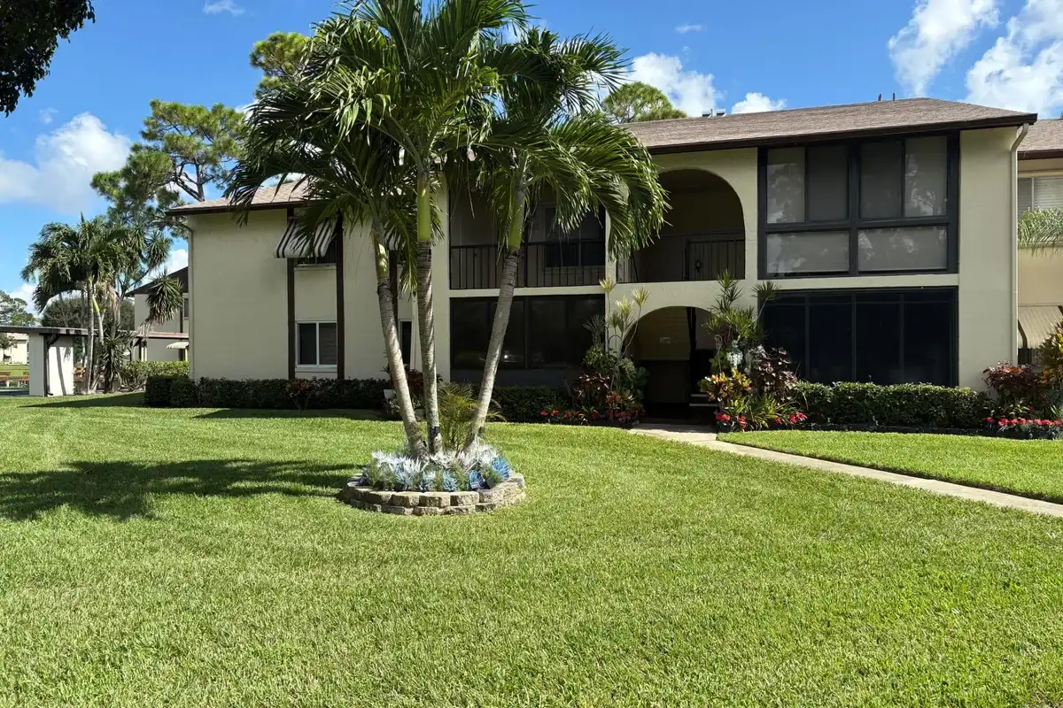 5883 La Paseos Dr #C2, Lake Worth: photo 1 of 10