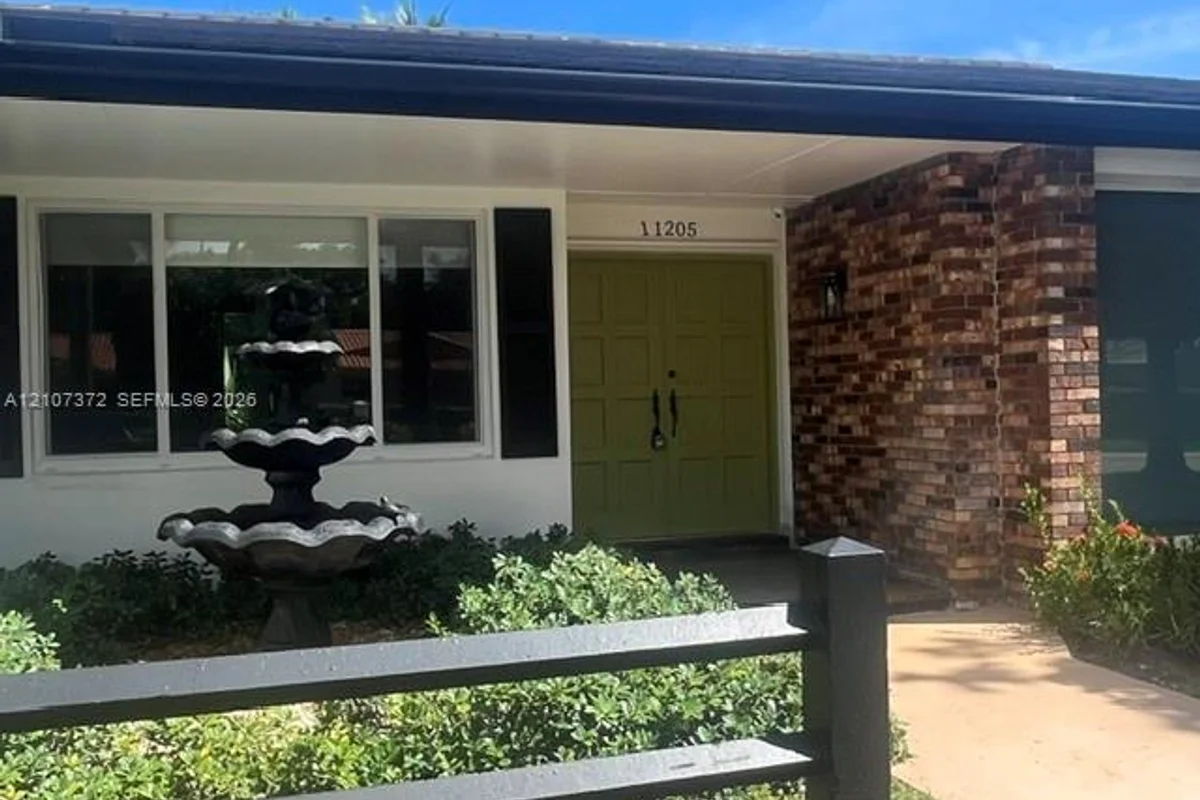 11205 SW 72nd Ave, Pinecrest: photo 1 of 9
