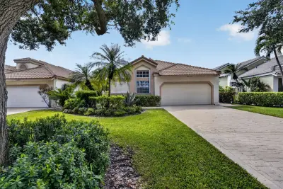 12850 Oak Knoll Dr, Palm Beach Gardens: photo 1 of 37