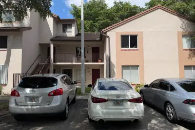 13925 SW 93rd Ln, Miami: photo 1 of 11