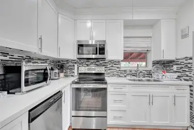 6505 Pines Pkwy, Hollywood: photo 1 of 6