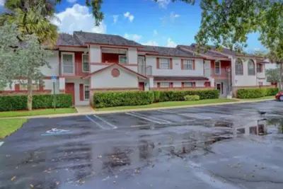 2584 NW 89th Dr, Coral Springs: photo 1 of 15
