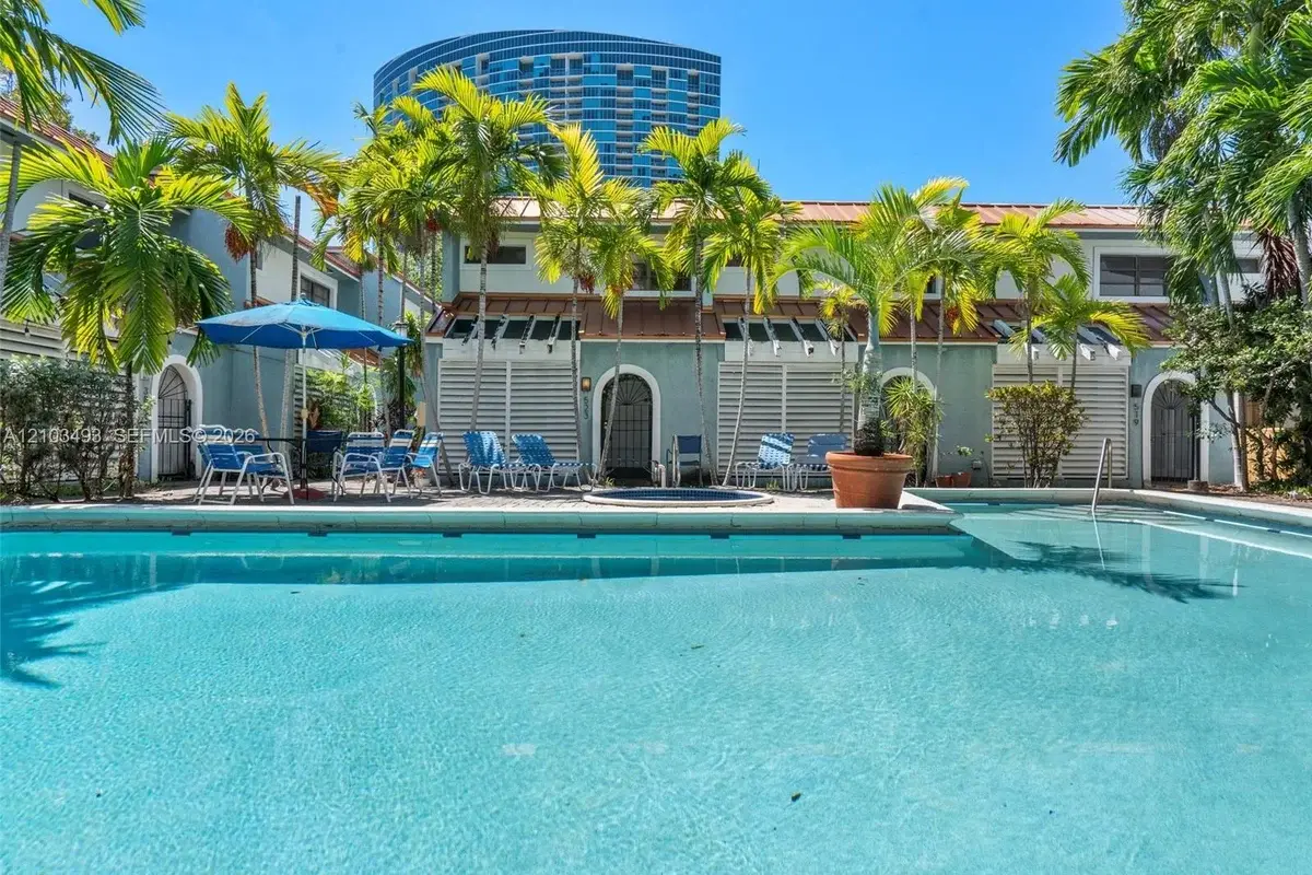 521 NE 38th St #7, Miami: photo 1 of 47