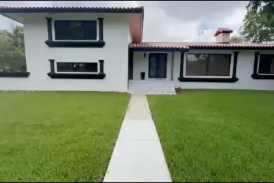60 NW 143rd St, Miami: photo 1 of 14