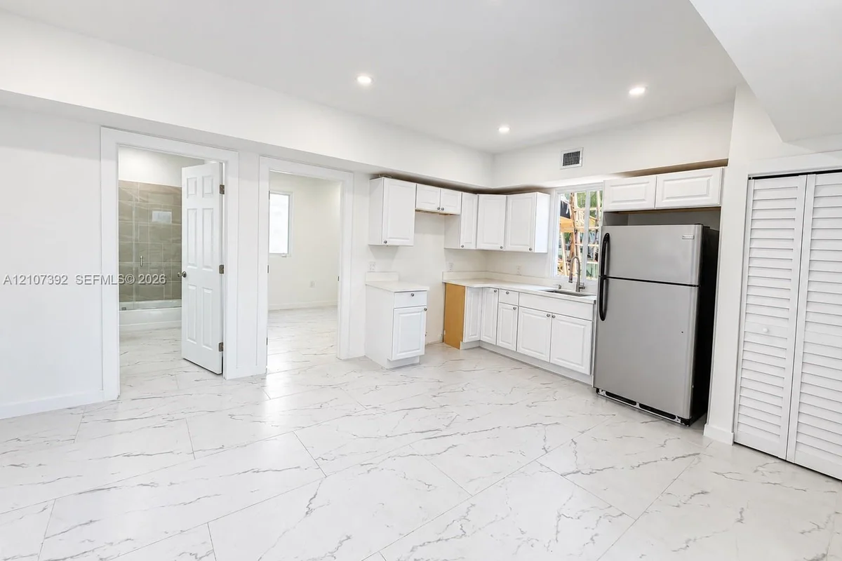 829 SW 3rd St #A, Miami: photo 1 of 9