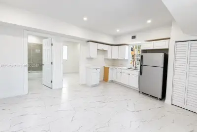 829 SW 3rd St #A, Miami: photo 1 of 9