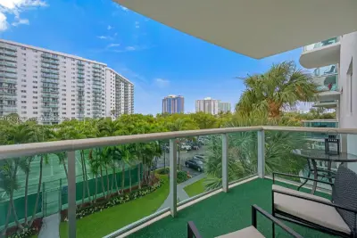 19370 Collins Ave #312, Sunny Isles Beach: photo 1 of 15