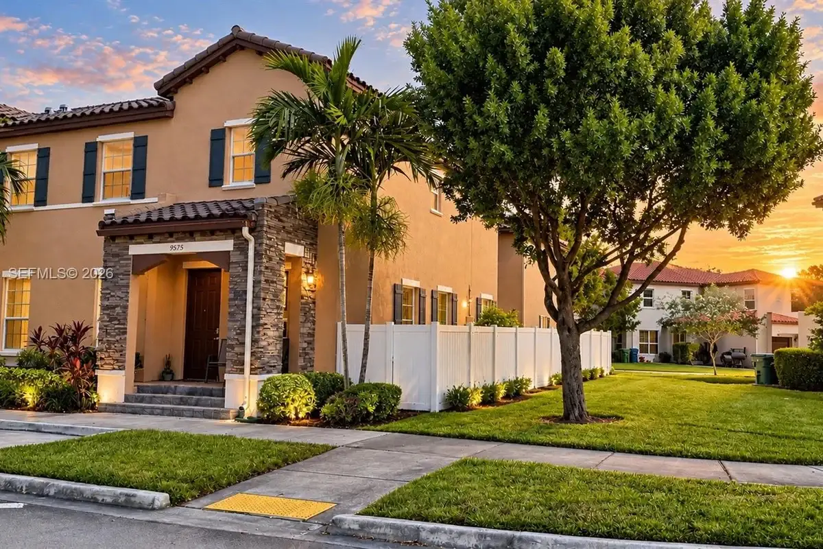 9575 SW 171st Path, Miami: photo 1 of 13