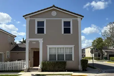 10536 NW 57th Ct, Coral Springs: photo 1 of 14