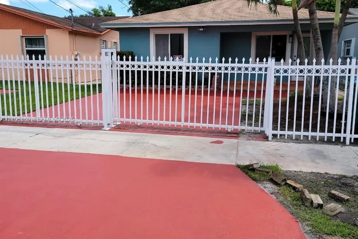 3048 NW 56 St, Miami: photo 1 of 6