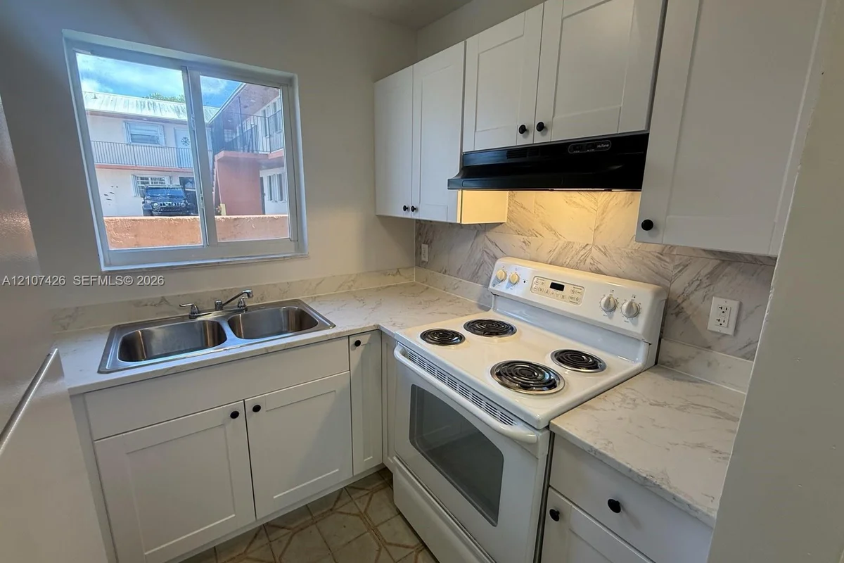 130 W 9th St #1, Hialeah: photo 1 of 11