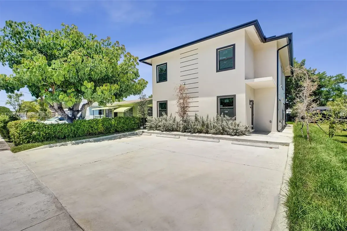 3051 NW 59th St, Miami: photo 1 of 14