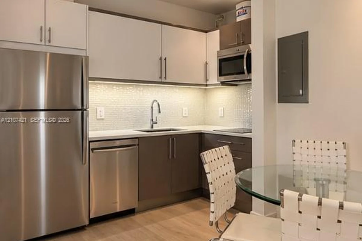 700 16th St #210, Miami Beach: photo 1 of 9