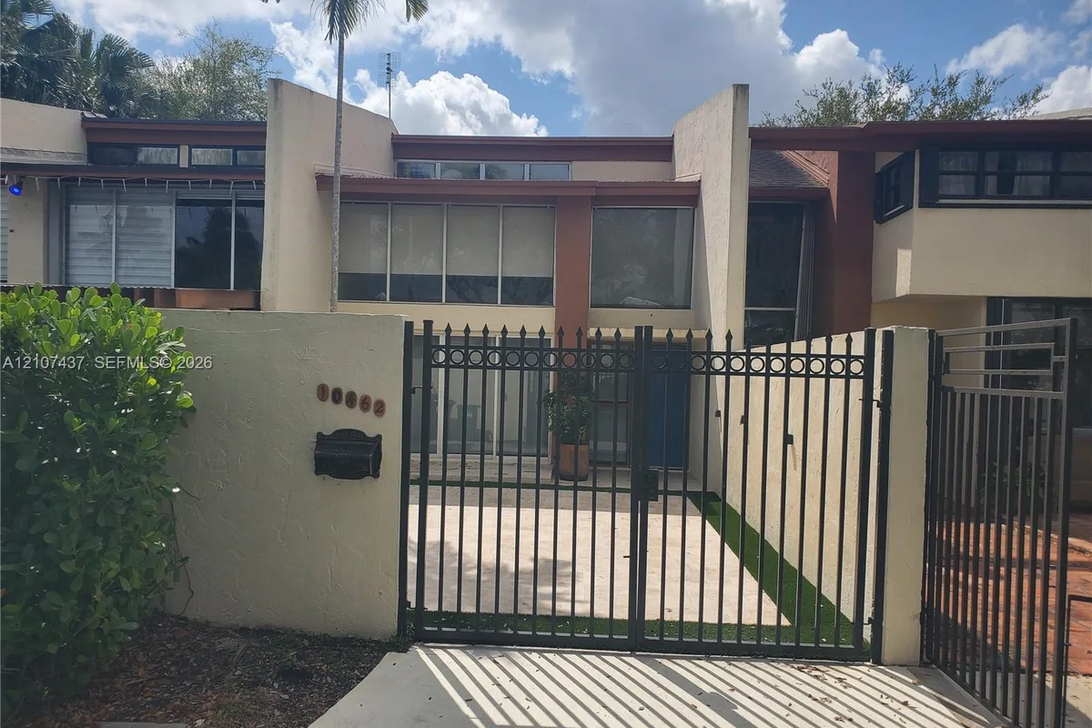 10462 SW 78th St, Miami: photo 1 of 5