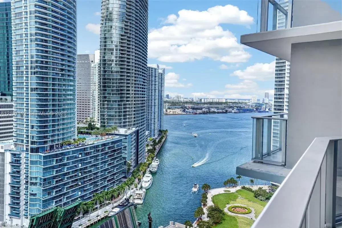 77 SE 5th St #2705, Miami: photo 1 of 49