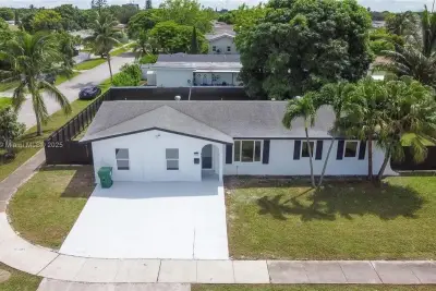 11872 SW 196th Ter, Miami: photo 1 of 15