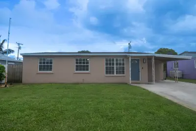 2032 Worthington Rd, West Palm Beach: photo 1 of 19