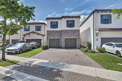 4009 Sequoia Pl, Riviera Beach: photo 1 of 25