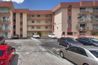 6820 W Flagler St #308, Miami: photo 1 of 5