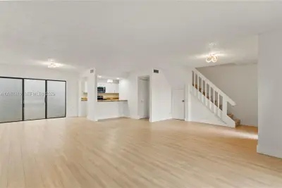 6745 NW 169th St #15F, Hialeah: photo 1 of 16