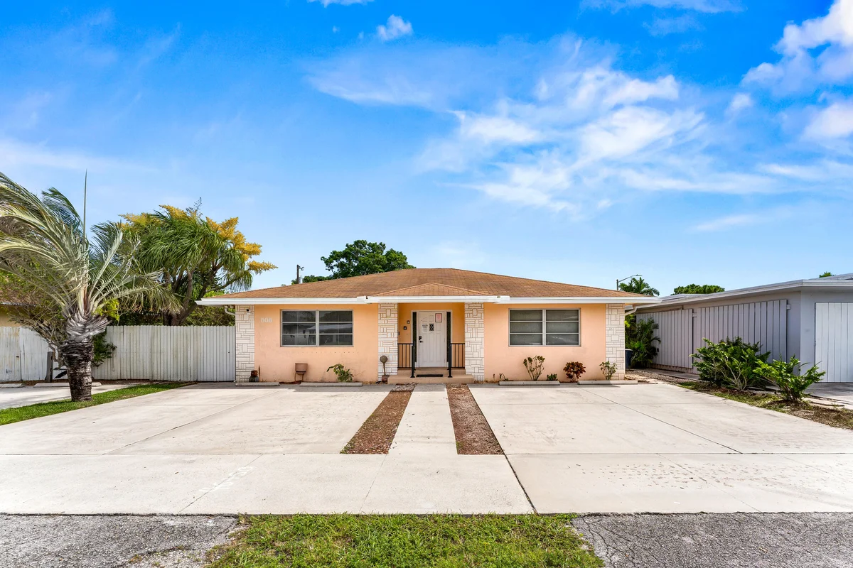 808 S Broadway #1, Lantana: photo 1 of 20