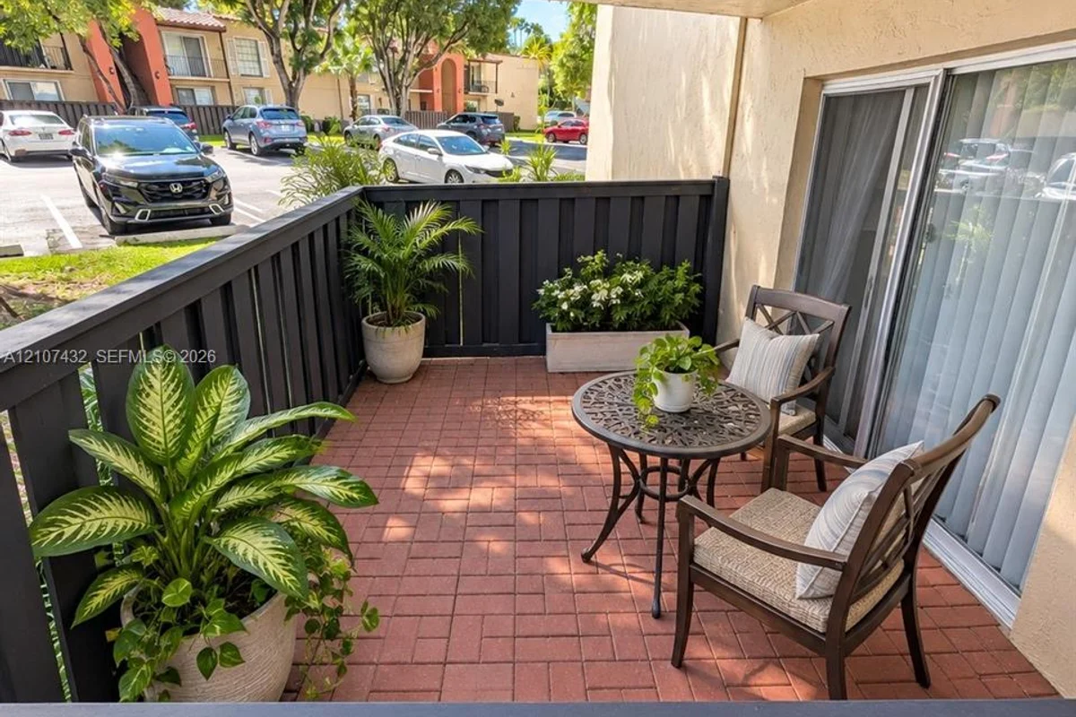10740 N Kendall Dr #L9, Miami: photo 1 of 22