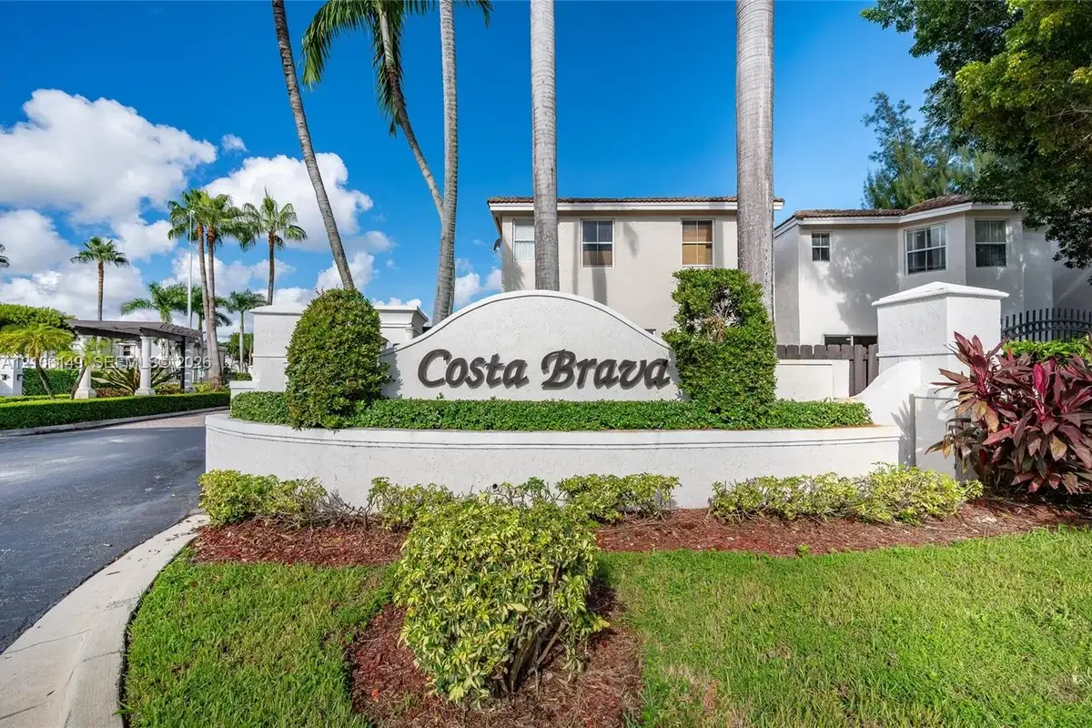 4865 NW 108th Path, Doral: photo 1 of 29