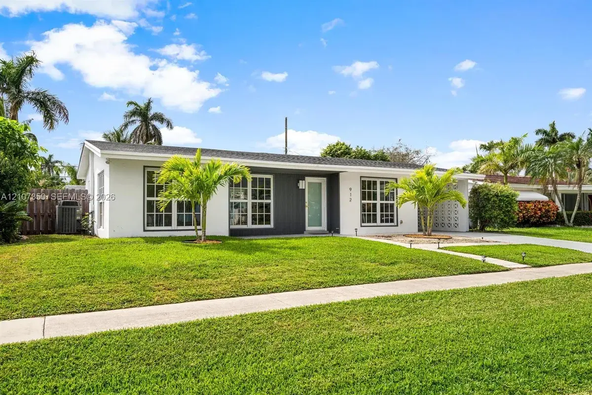 912 SE 16th Pl, Deerfield Beach: photo 1 of 46