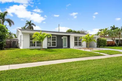 912 SE 16th Pl, Deerfield Beach: photo 1 of 46
