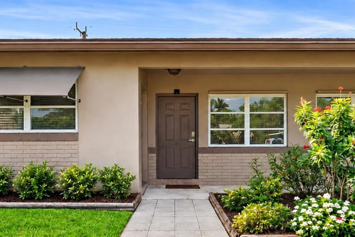 2631 NE 2nd Ave, Boca Raton: photo 1 of 20