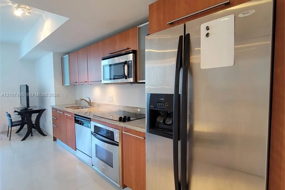185 SW 7th St #2806, Miami: photo 1 of 21