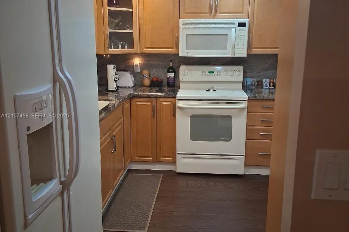 1000 St Charles Pl #615, Pembroke Pines: photo 1 of 14