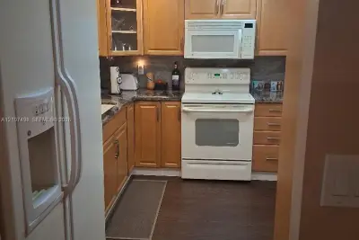 1000 St Charles Pl #615, Pembroke Pines: photo 1 of 14
